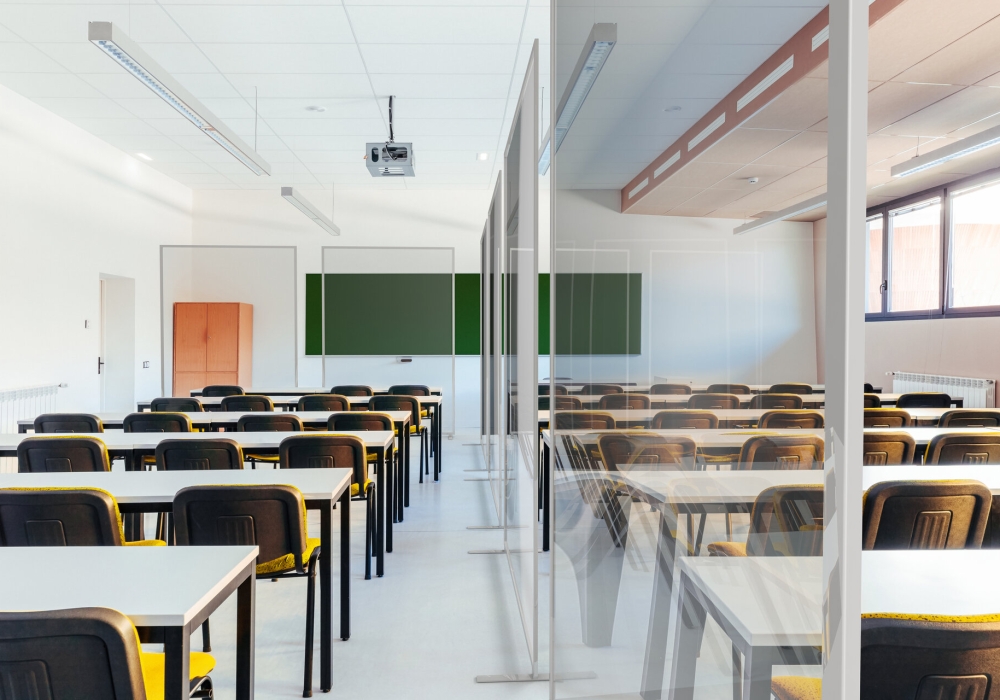 seukeulin-iissneun-gyeogli-doen-gyosil